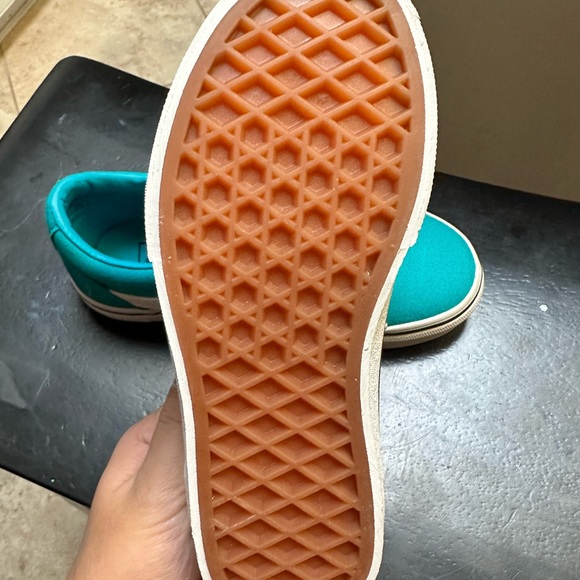 Vans - Picture 2 of 2